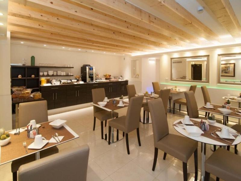 Leone Hotel