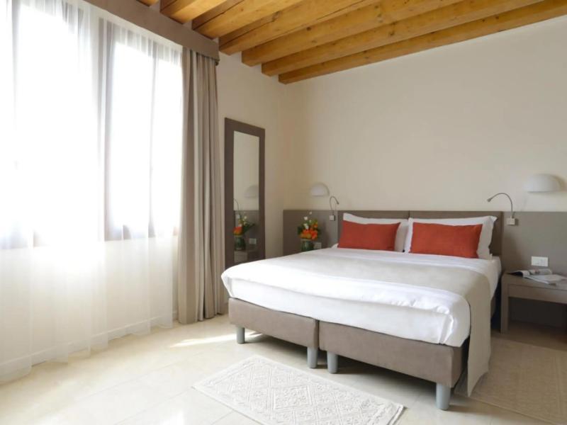 Leone Hotel
