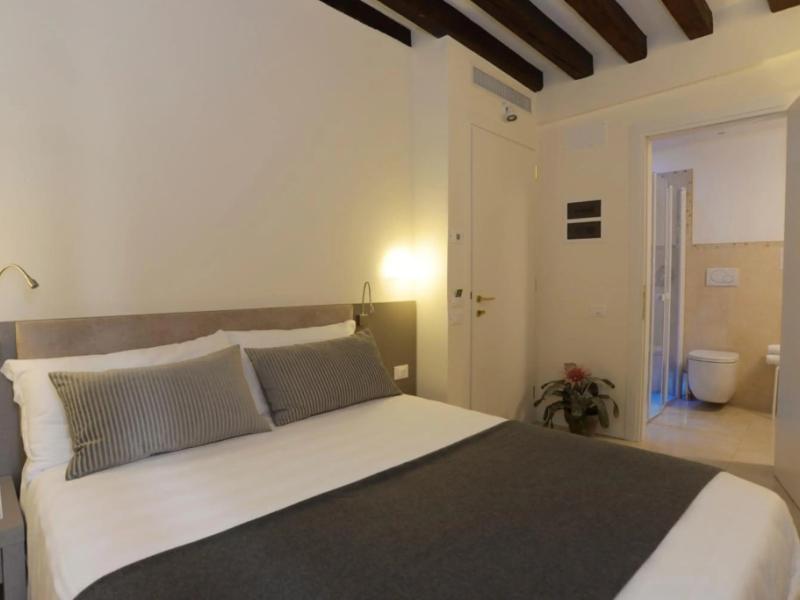 Leone Hotel