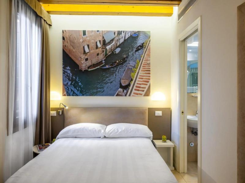 Leone Hotel
