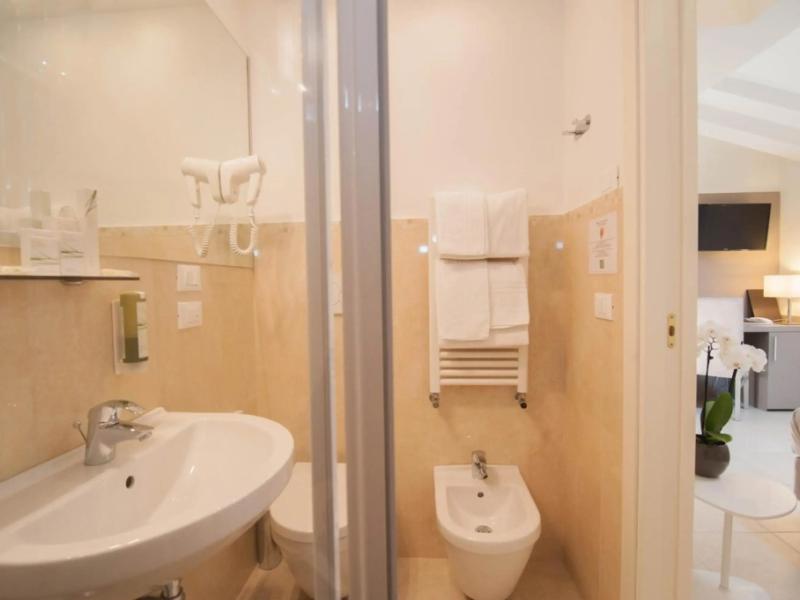 Leone Hotel