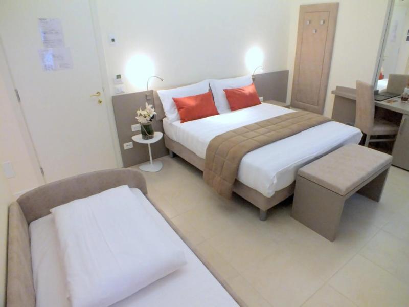 Leone Hotel