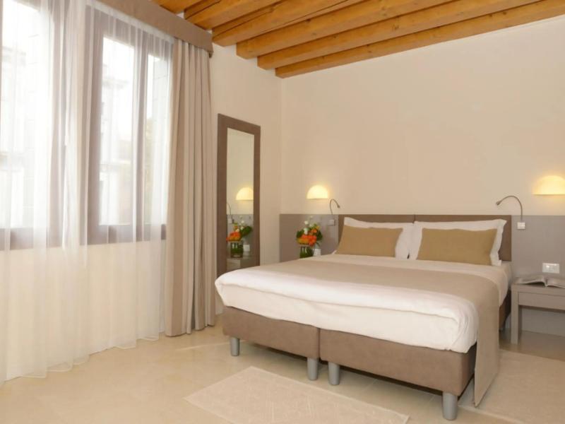 Leone Hotel