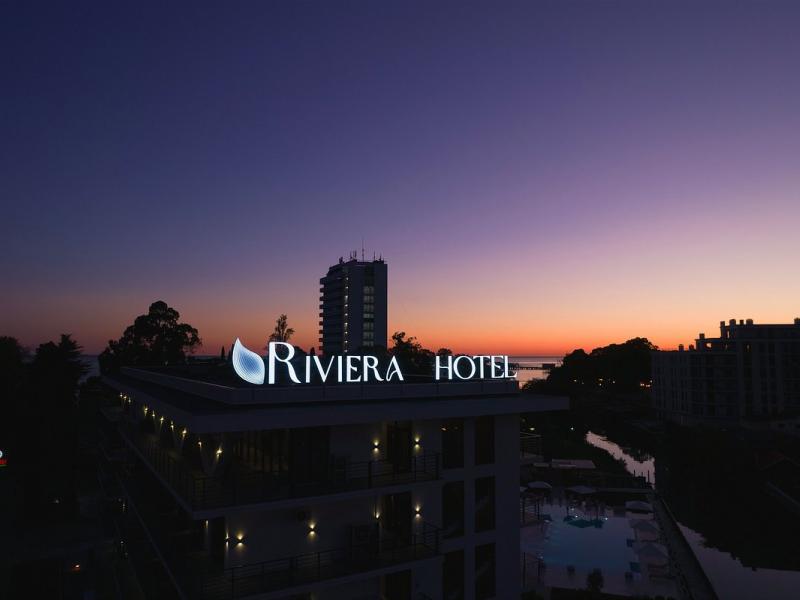 Riviera Hotel