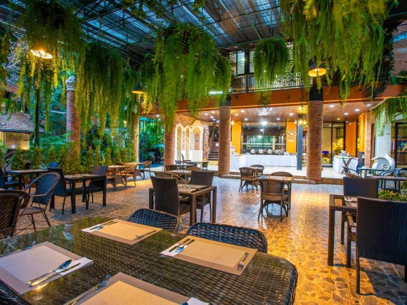 Floral Hotel Dolphin Circle Pattaya