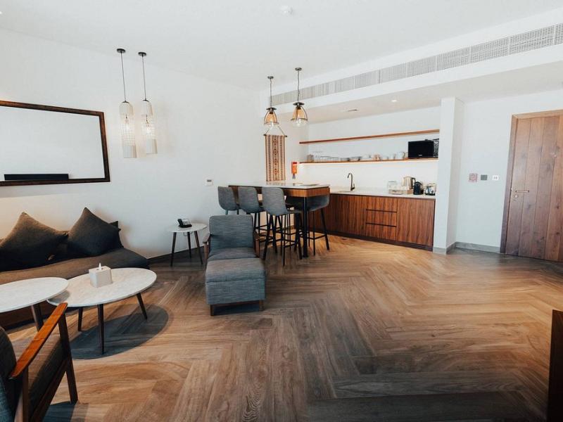 Bab Al Nojoum Bateen Liwa