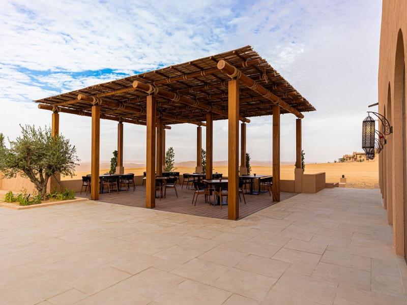 Bab Al Nojoum Bateen Liwa