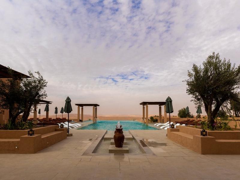 Bab Al Nojoum Bateen Liwa