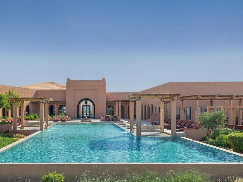 Bab Al Nojoum Bateen Liwa