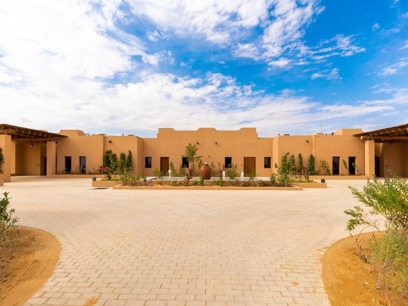 Bab Al Nojoum Bateen Liwa