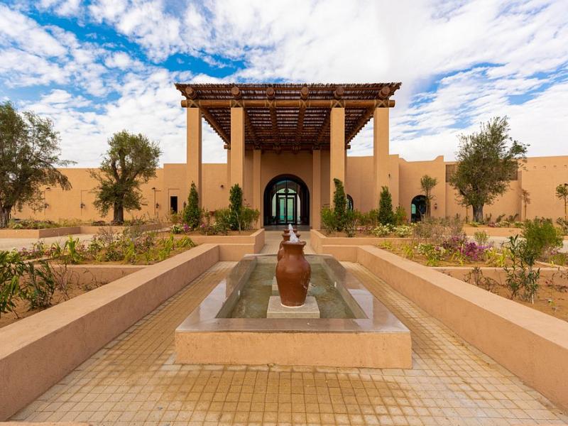 Bab Al Nojoum Bateen Liwa