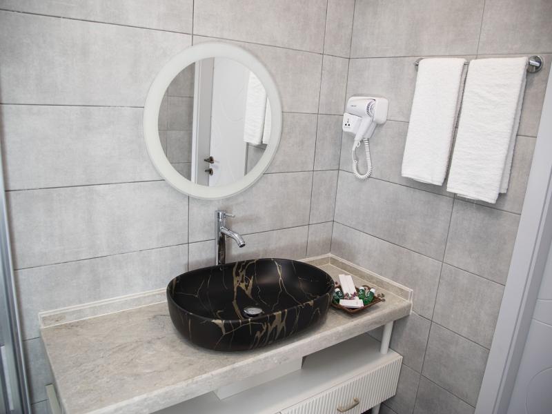 Essam Deluxe Hotel