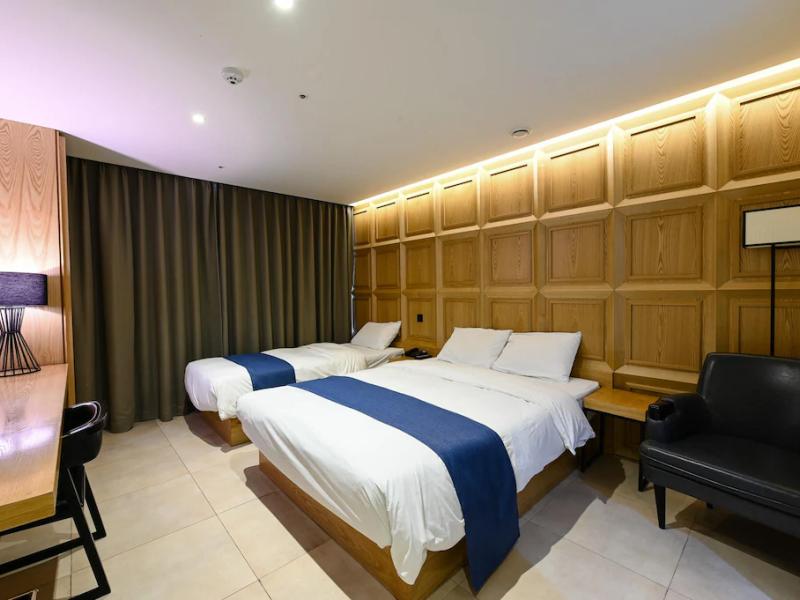 The Designers Lyj Gangnam Premier