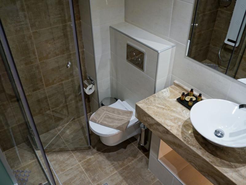 Agnes Deluxe Hotel