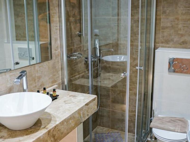 Agnes Deluxe Hotel