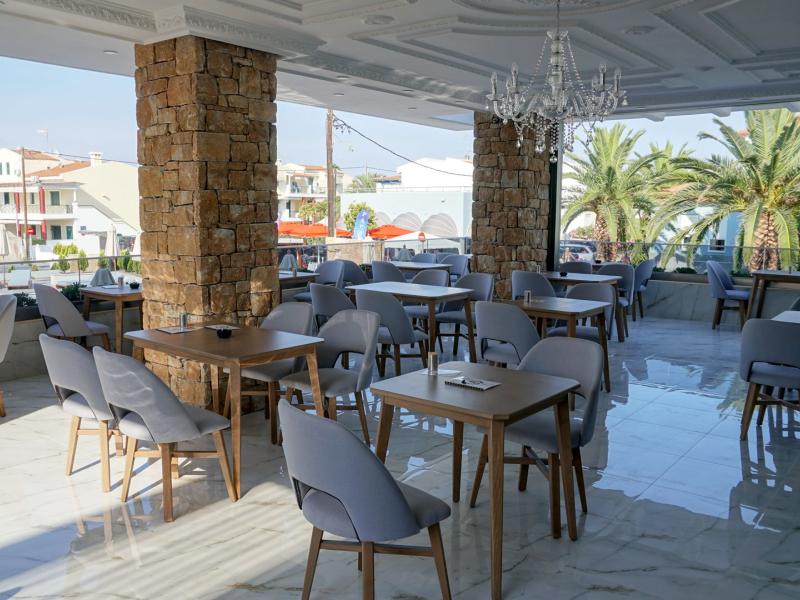 Agnes Deluxe Hotel
