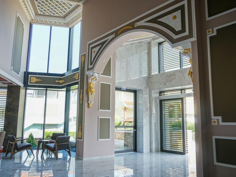 Agnes Deluxe Hotel