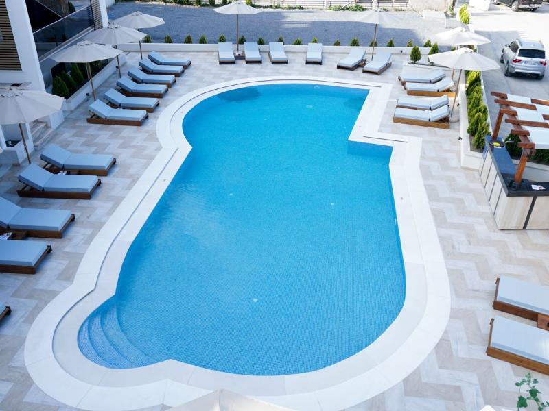 Agnes Deluxe Hotel