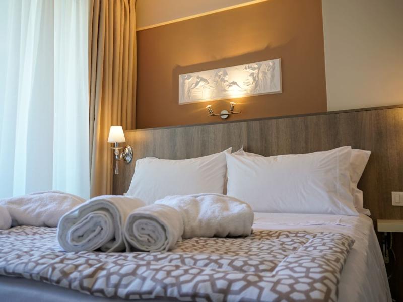Agnes Deluxe Hotel