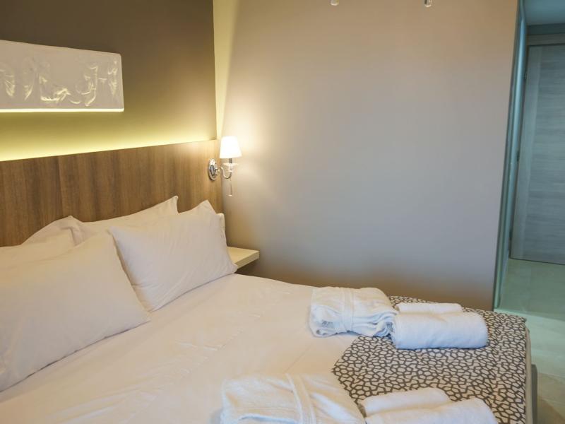 Agnes Deluxe Hotel