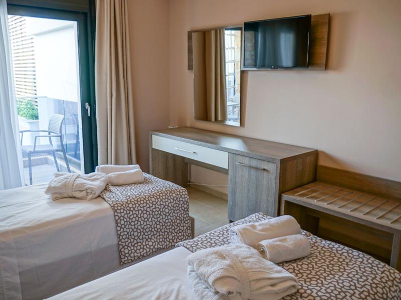 Agnes Deluxe Hotel