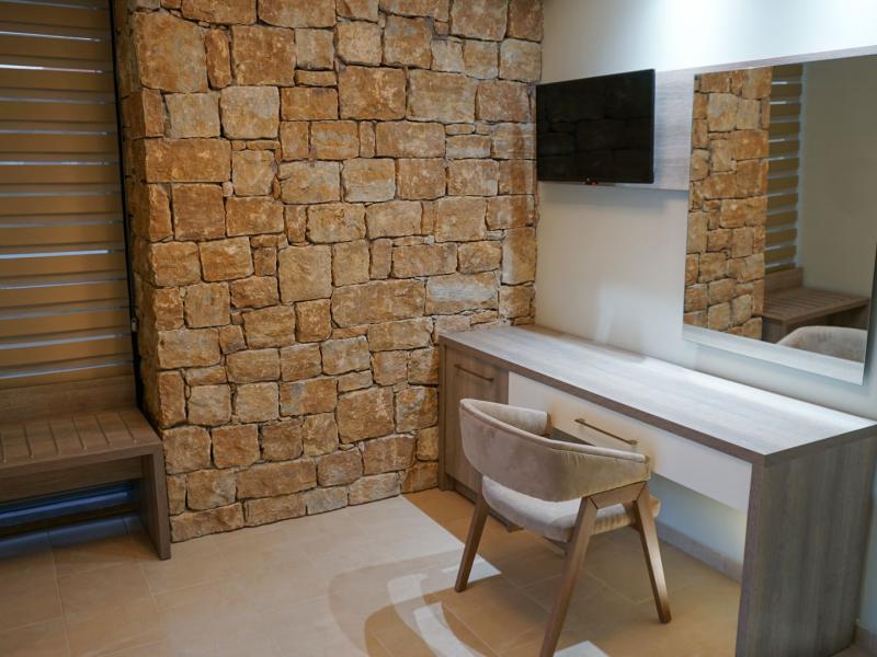 Agnes Deluxe Hotel