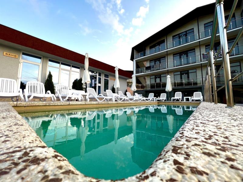 Astra Montale Family