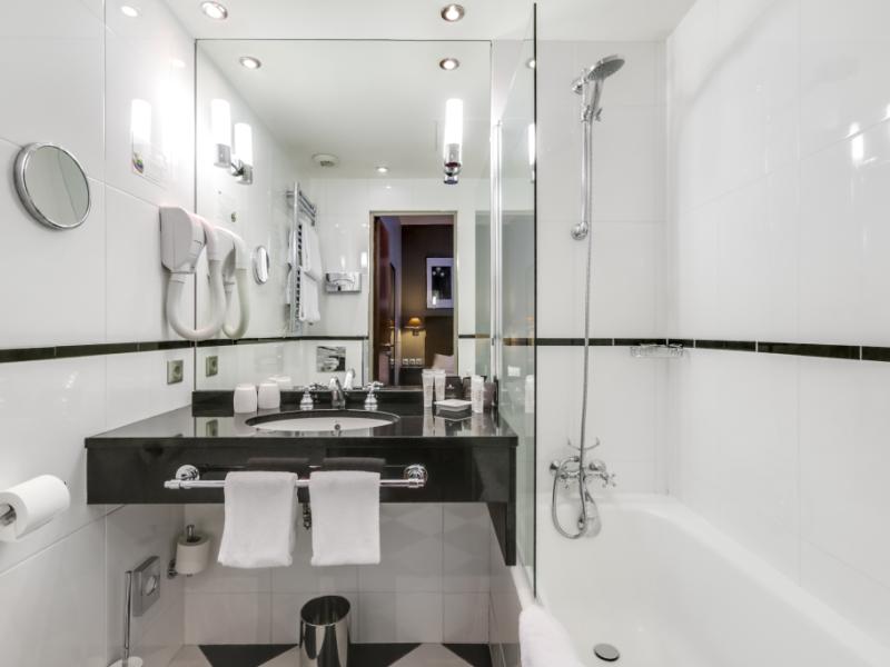 Le 12 Hotel