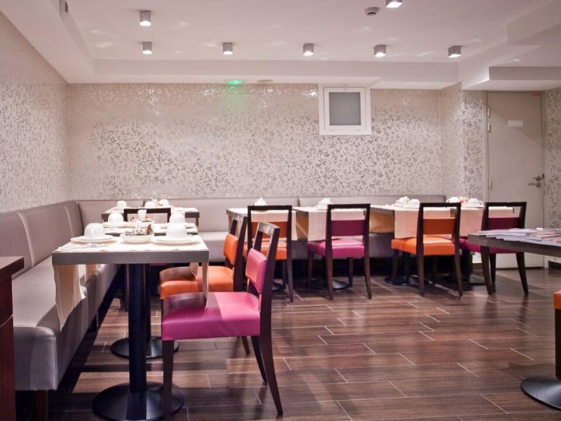 Le 12 Hotel