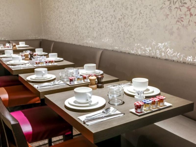 Le 12 Hotel