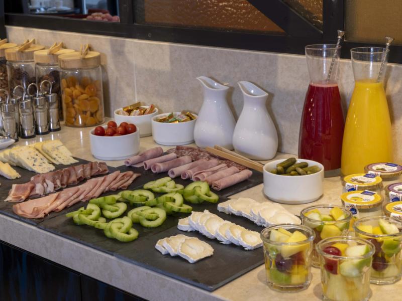 Le 12 Hotel
