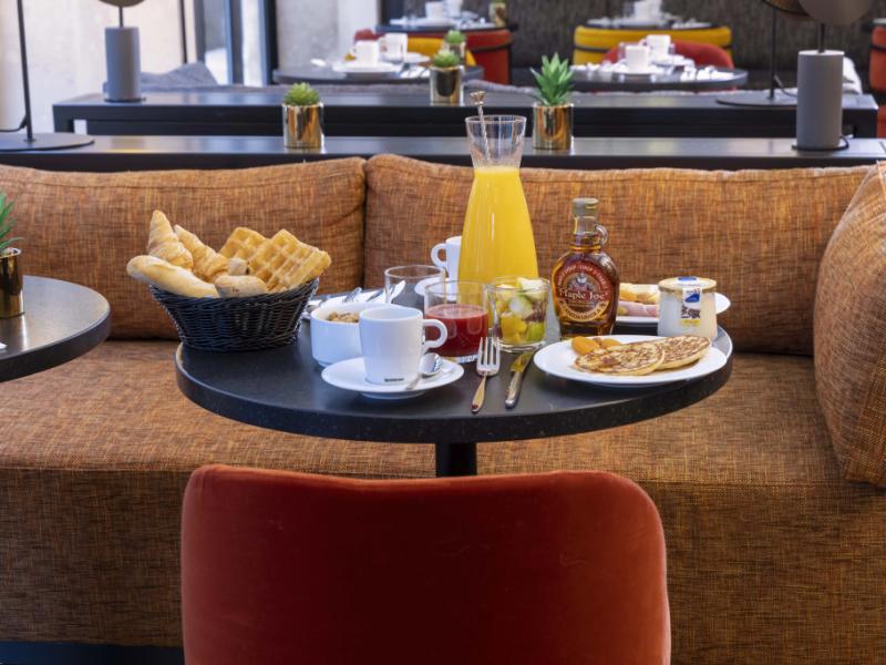 Le 12 Hotel