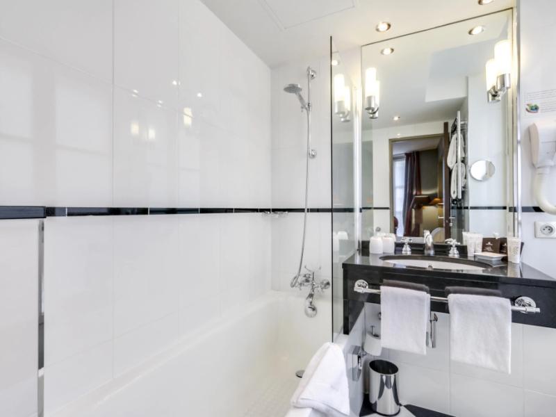 Le 12 Hotel