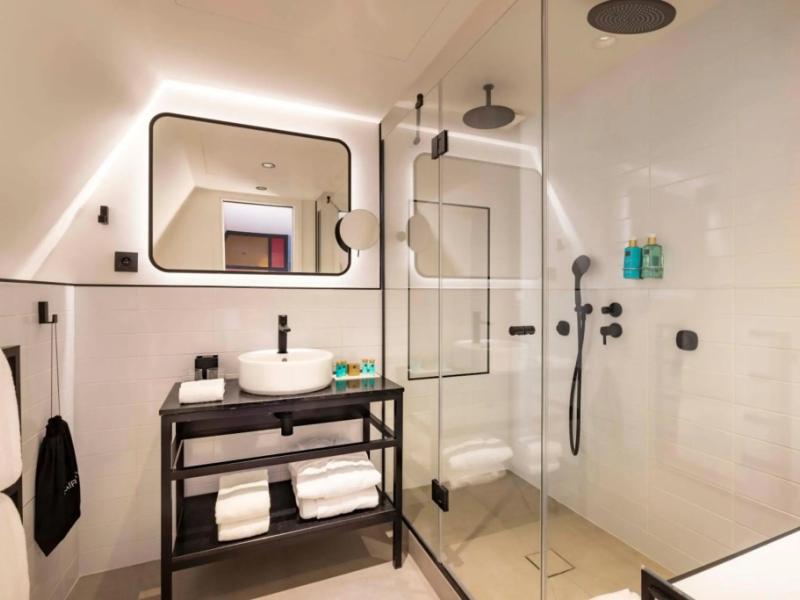 Le 12 Hotel