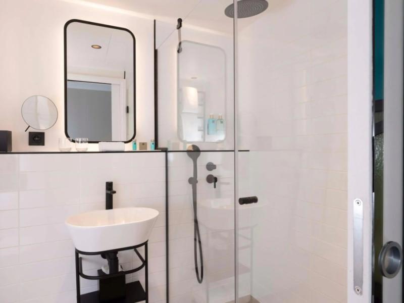 Le 12 Hotel