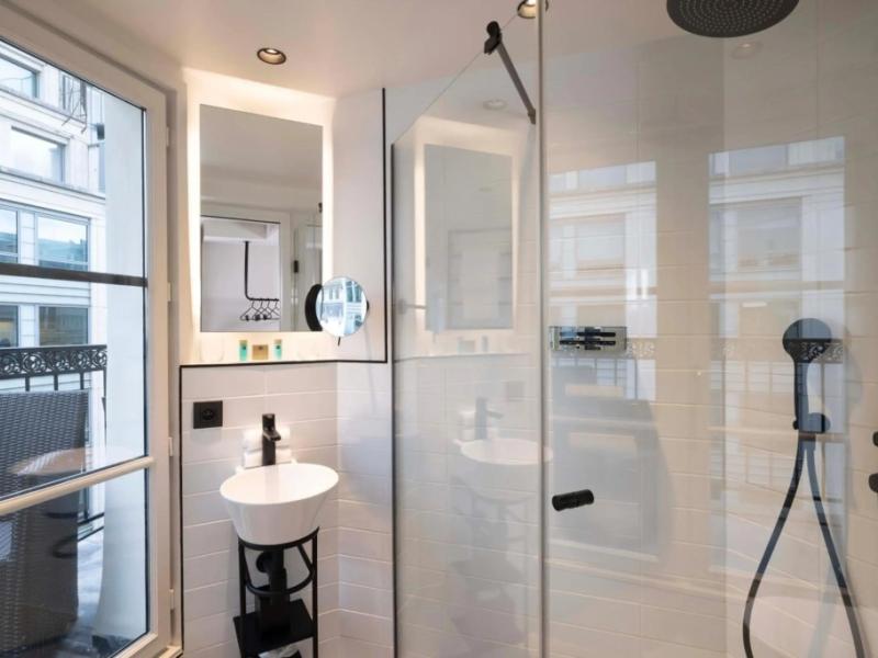 Le 12 Hotel