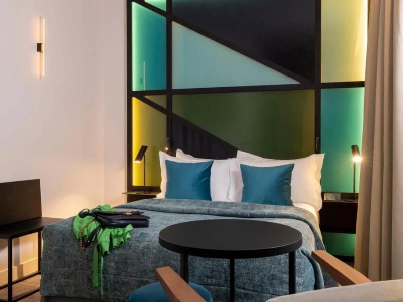 Le 12 Hotel