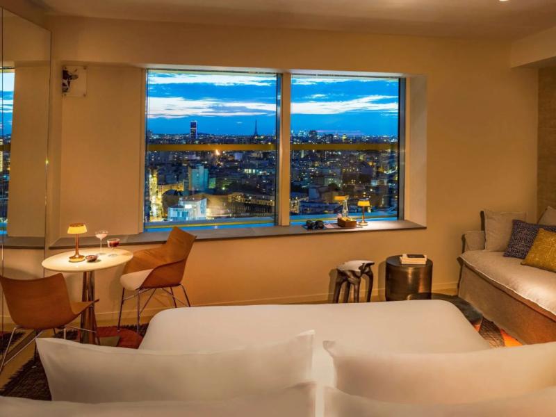 Too Hotel
