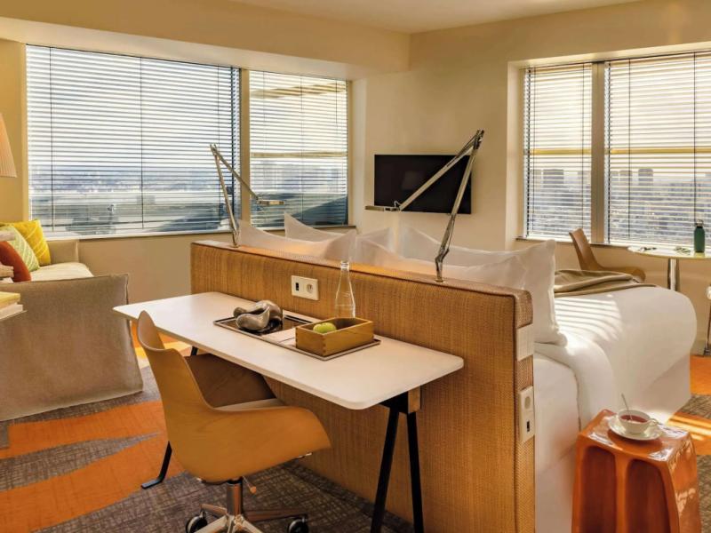 Too Hotel