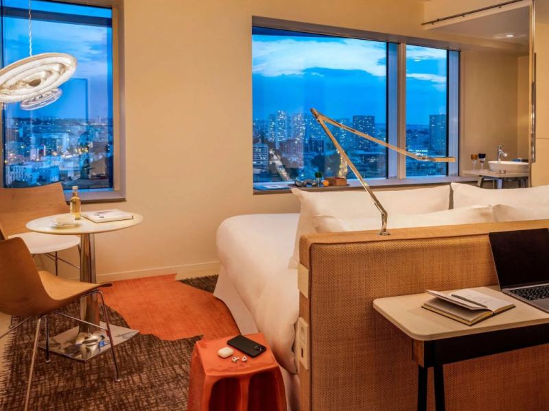 Too Hotel