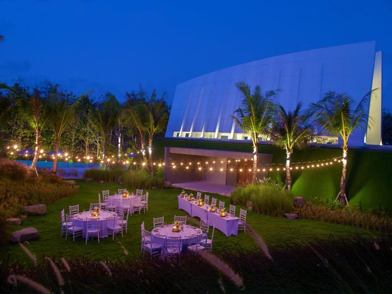 Cross Bali Breakers Resort