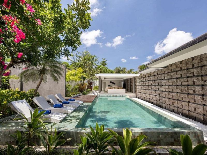 Cross Bali Breakers Resort