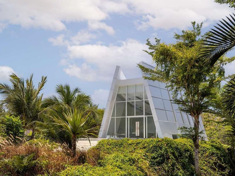 Cross Bali Breakers Resort