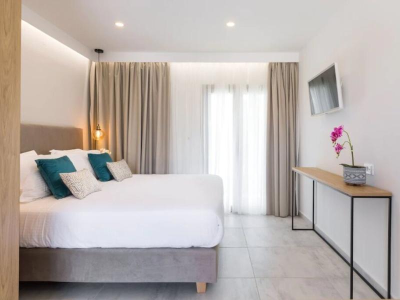V Luxury Suites