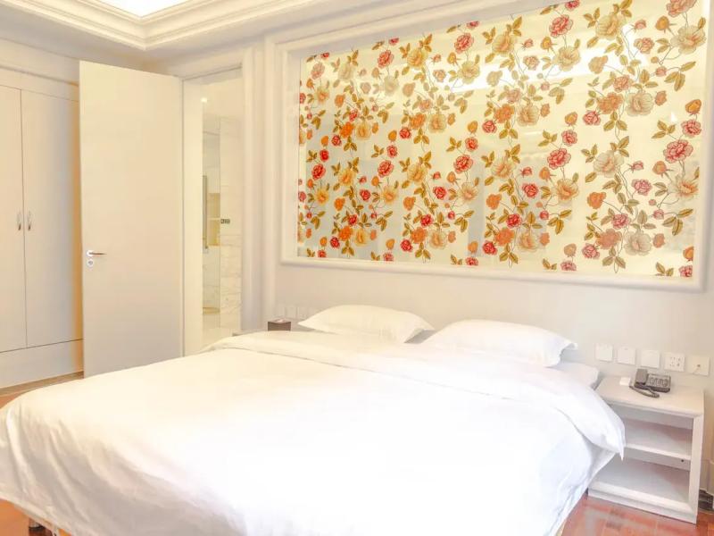 Shijia Boutique (Beijing Sanlitun Tuanjiehu Subway Station)