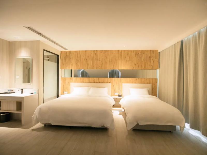 Shijia Boutique (Beijing Sanlitun Tuanjiehu Subway Station)