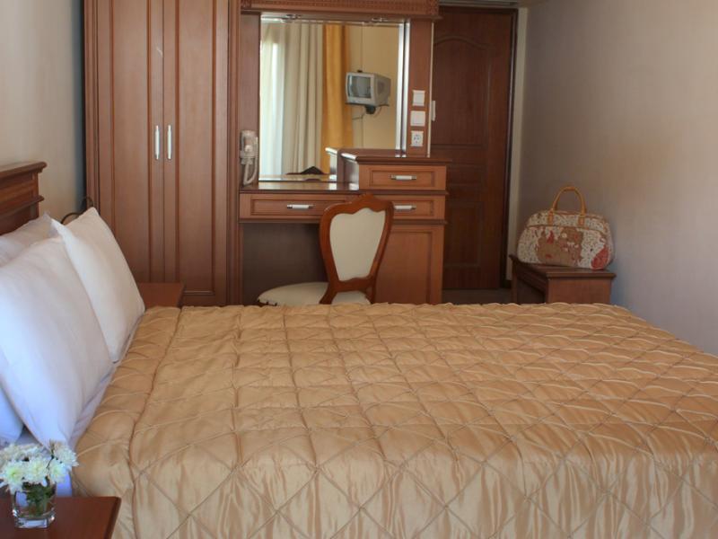 Famissi Hotel