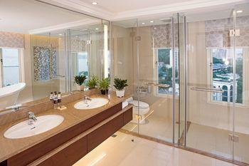 Royal Halong Hotel