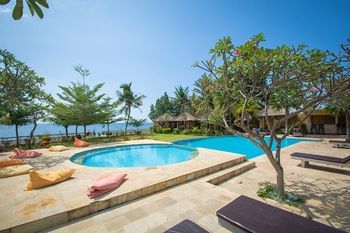 Lovina Beach Club & Resort