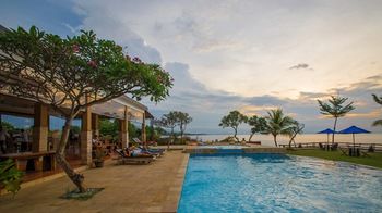 Lovina Beach Club & Resort
